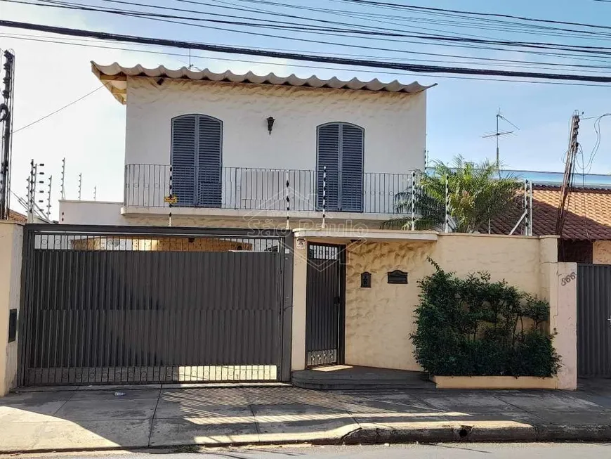 Foto 1 de Sobrado com 4 Quartos para venda ou aluguel, 217m² em Vila Velosa, Araraquara