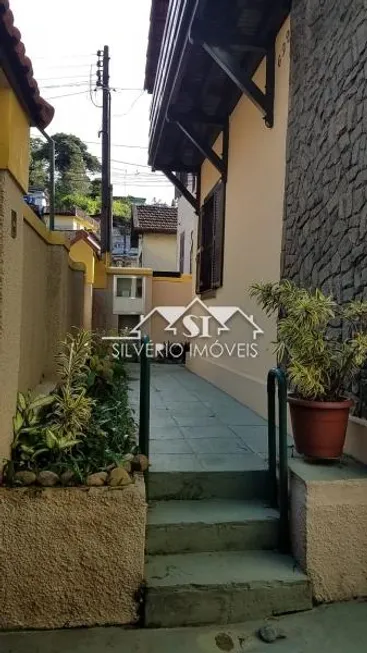 Foto 1 de Casa com 5 Quartos à venda, 193m² em Valparaiso, Petrópolis