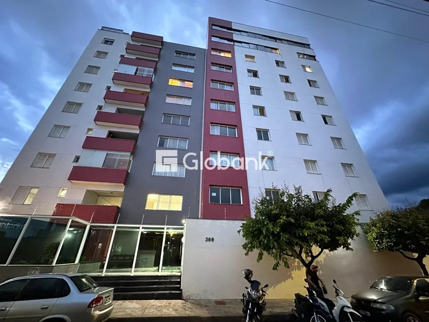 Foto 1 de Apartamento com 4 Quartos à venda, 193m² em Centro, Montes Claros