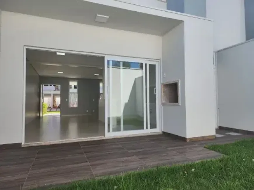 Foto 1 de Casa com 3 Quartos à venda, 147m² em Água Verde, Curitiba