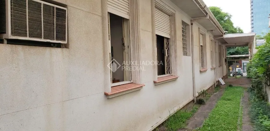 Foto 1 de Casa com 5 Quartos à venda, 300m² em Auxiliadora, Porto Alegre