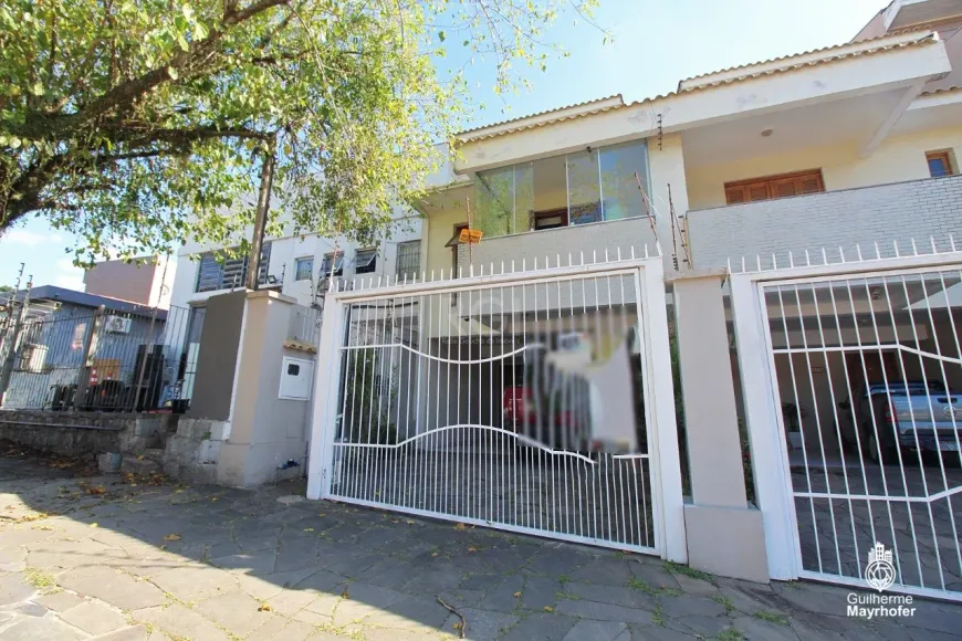 Foto 1 de Casa com 3 Quartos à venda, 226m² em Chácara das Pedras, Porto Alegre