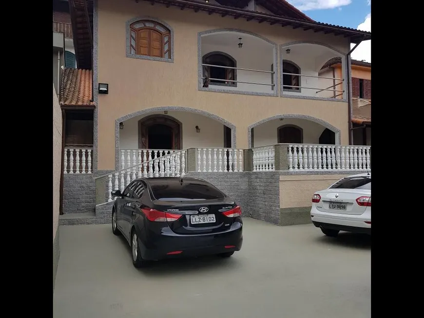 Foto 1 de Casa com 4 Quartos à venda, 240m² em Bingen, Petrópolis