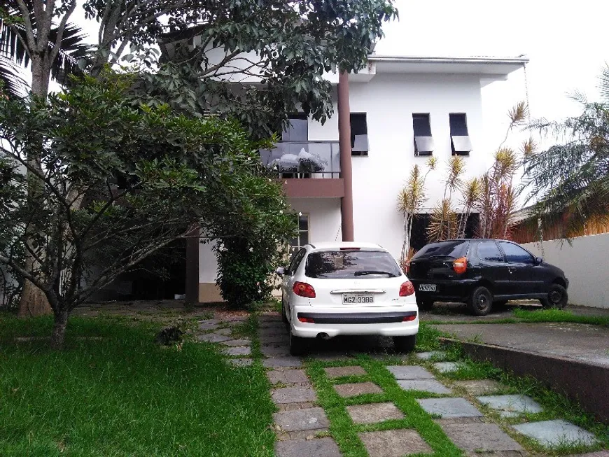 Foto 1 de Casa com 4 Quartos à venda, 250m² em Centro, Camboriú