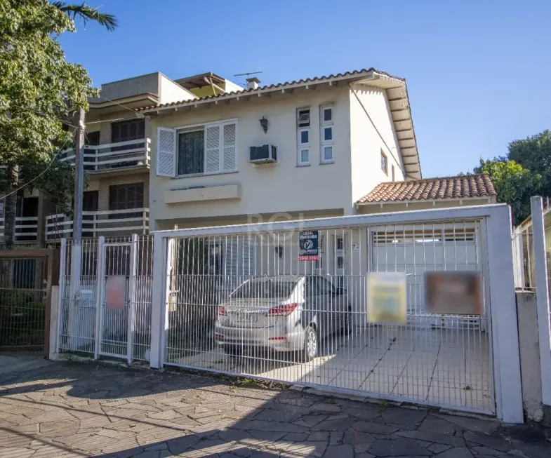 Foto 1 de Sobrado com 3 Quartos à venda, 140m² em Cristo Redentor, Porto Alegre