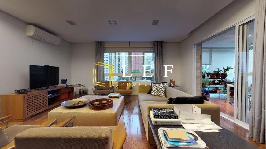 Foto 1 de Apartamento com 4 Quartos à venda, 214m² em Moema, São Paulo