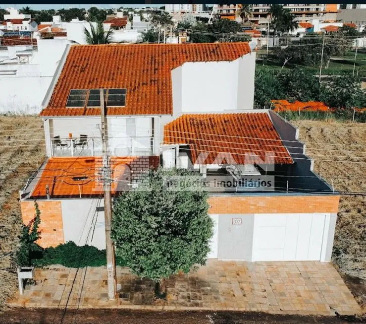 Foto 1 de Sobrado com 4 Quartos à venda, 384m² em Jardim Karaíba, Uberlândia