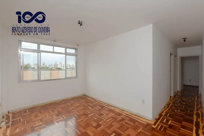 Foto 1 de Apartamento com 3 Quartos para alugar, 75m² em Medianeira, Porto Alegre