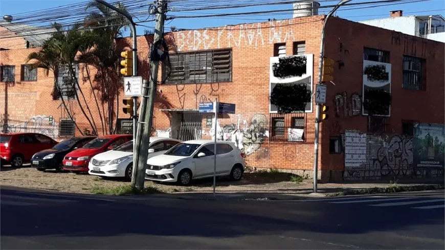 Foto 1 de Galpão/Depósito/Armazém para venda ou aluguel, 1045m² em Navegantes, Porto Alegre