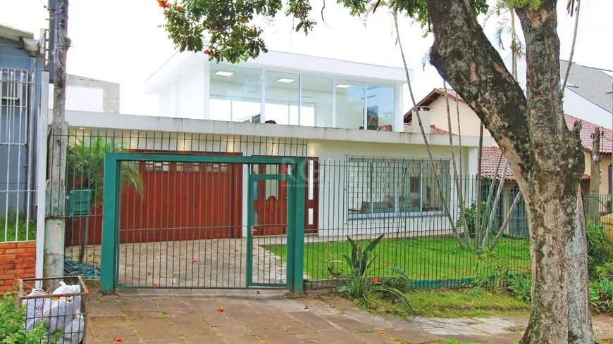 Foto 1 de Casa com 3 Quartos à venda, 249m² em Chácara das Pedras, Porto Alegre