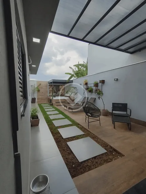 Foto 1 de Casa com 3 Quartos à venda, 160m² em Cidade Jardim, Uberlândia