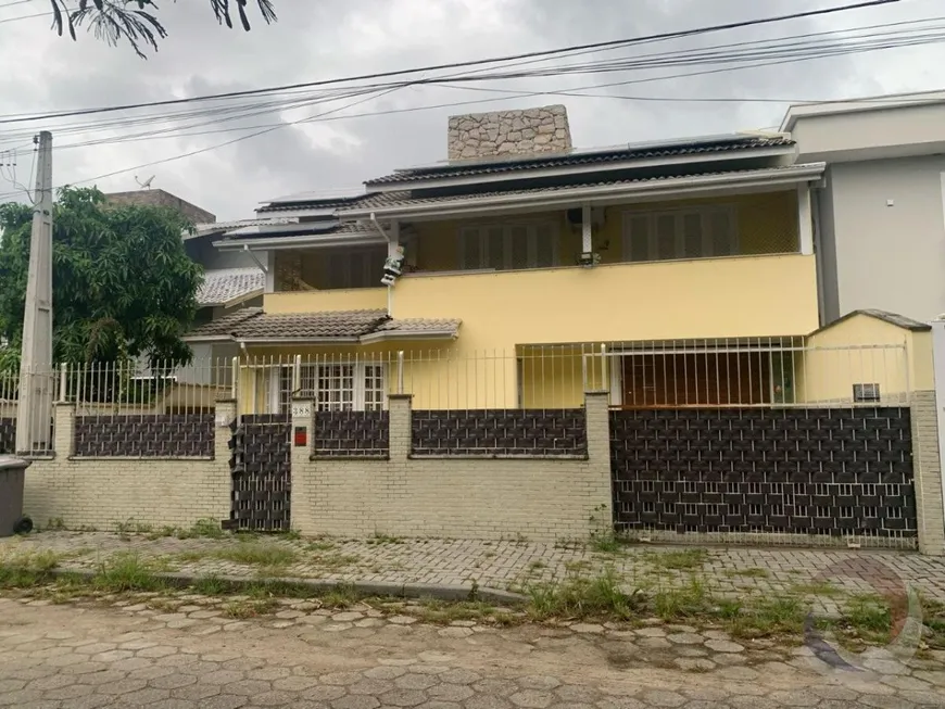 Foto 1 de Casa com 5 Quartos à venda, 243m² em Carianos, Florianópolis