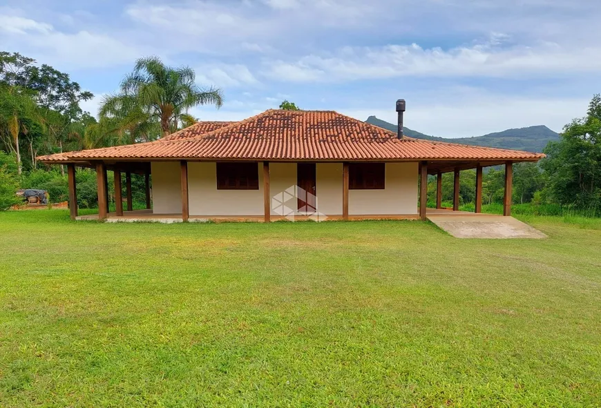 Foto 1 de Fazenda/Sítio com 2 Quartos à venda, 190m² em Maquiné , Maquiné