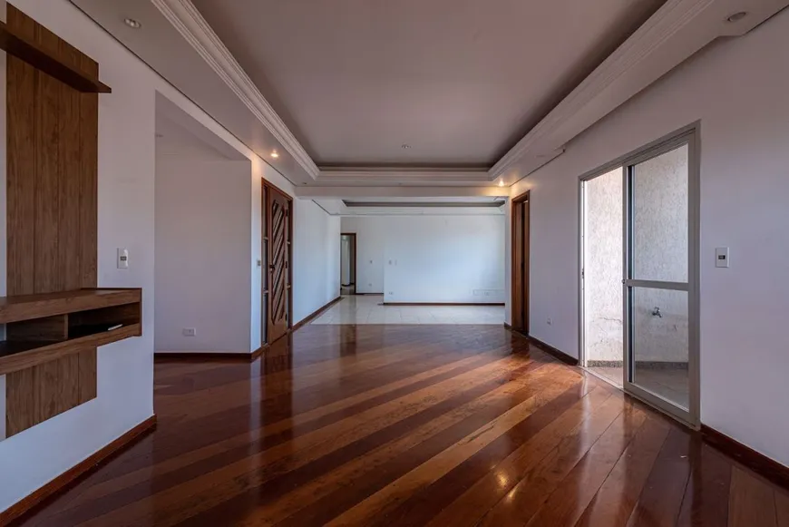 Foto 1 de Apartamento com 3 Quartos à venda, 207m² em Centro, Londrina