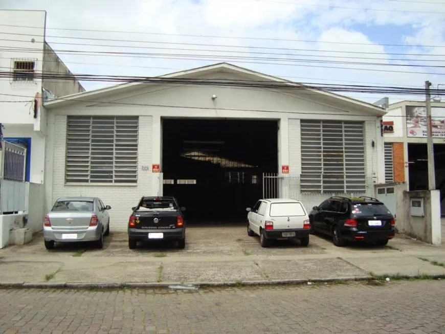 Foto 1 de Galpão/Depósito/Armazém à venda, 800m² em Navegantes, Porto Alegre