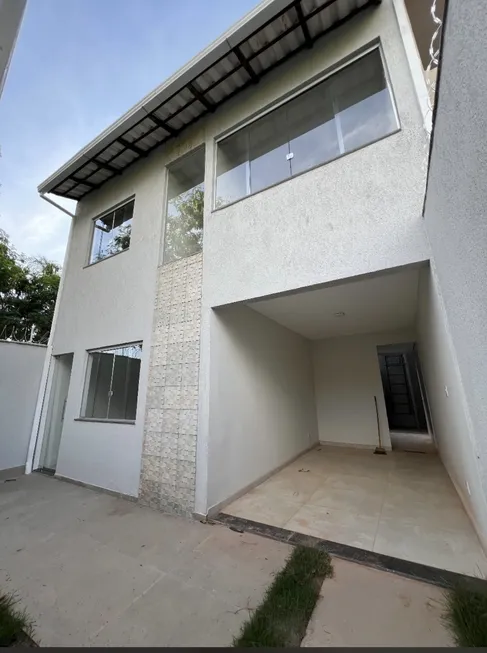Foto 1 de Casa com 3 Quartos à venda, 150m² em Jardim Casa Branca, Betim