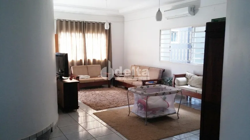 Foto 1 de Casa com 3 Quartos à venda, 220m² em Cidade Jardim, Uberlândia