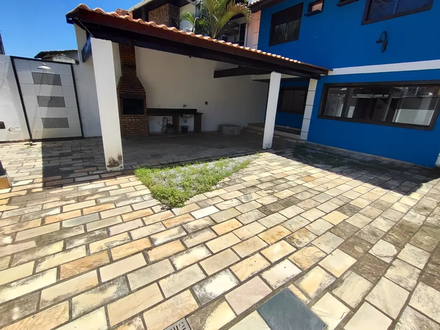 Foto 1 de Casa com 4 Quartos para alugar, 160m² em Praia do Pecado, Macaé