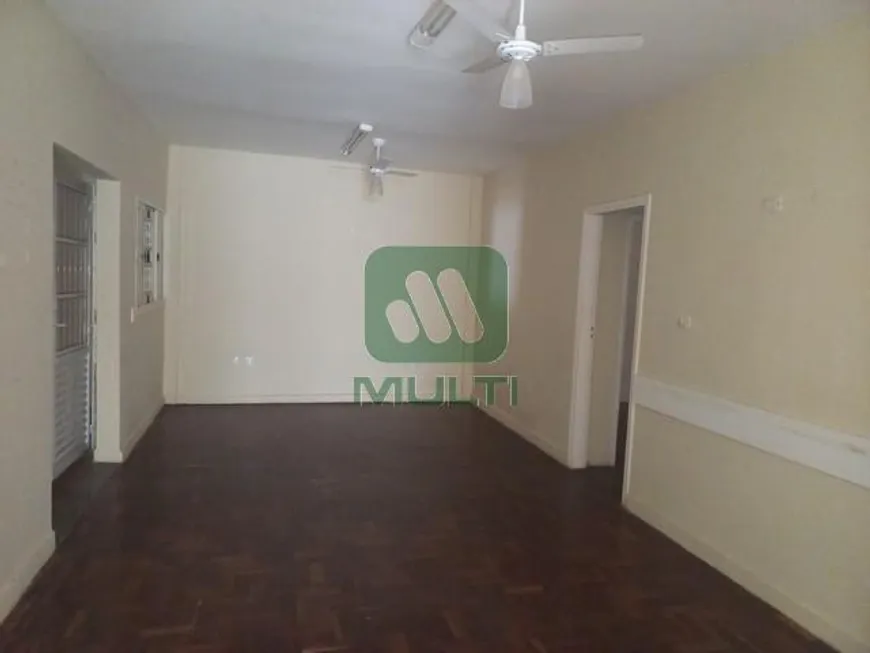 Foto 1 de Casa com 1 Quarto para alugar, 240m² em Nossa Senhora Aparecida, Uberlândia