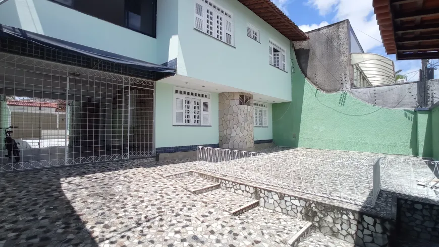 Foto 1 de Casa com 6 Quartos à venda, 328m² em Vila União, Fortaleza
