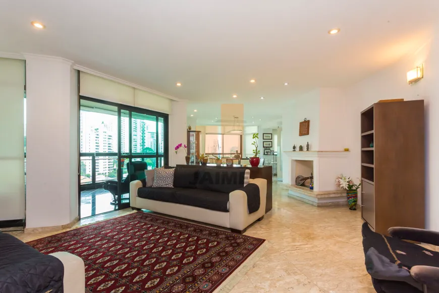 Foto 1 de Apartamento com 4 Quartos à venda, 221m² em Pacaembu, São Paulo