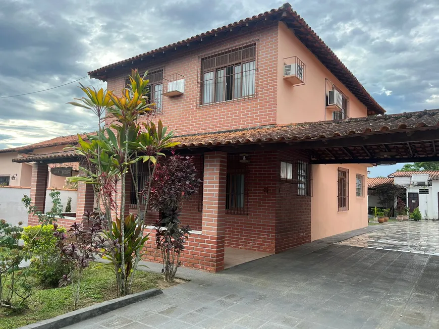 Foto 1 de Casa com 4 Quartos à venda, 190m² em Centro, Araruama