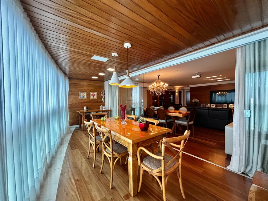 Foto 1 de Apartamento com 4 Quartos à venda, 234m² em Praia do Canto, Vitória