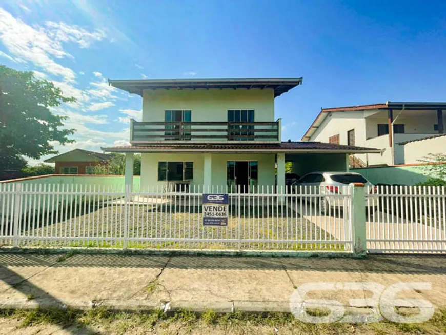 Foto 1 de Sobrado com 5 Quartos à venda, 200m² em Ubatuba, São Francisco do Sul