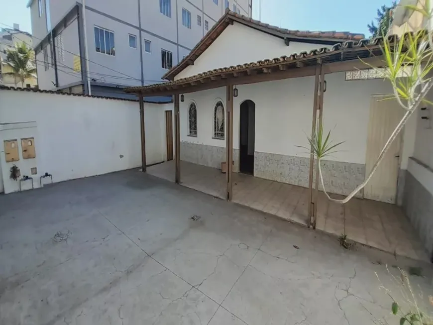 Foto 1 de Casa com 3 Quartos à venda, 360m² em Santa Amélia, Belo Horizonte