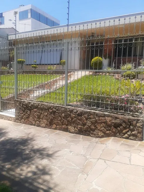 Foto 1 de Casa com 3 Quartos à venda, 401m² em Jardim Lindóia, Porto Alegre