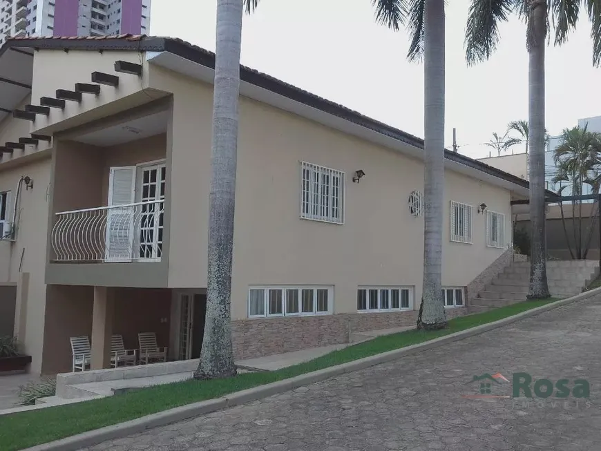 Foto 1 de Casa com 5 Quartos para venda ou aluguel, 600m² em Goiabeiras, Cuiabá