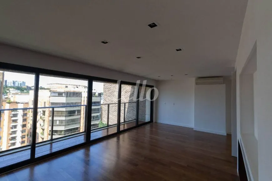 Foto 1 de Apartamento com 3 Quartos para alugar, 222m² em Panamby, São Paulo