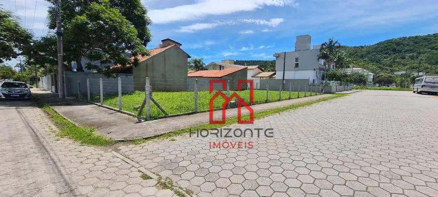 Foto 1 de Lote/Terreno à venda, 450m² em Jurerê, Florianópolis