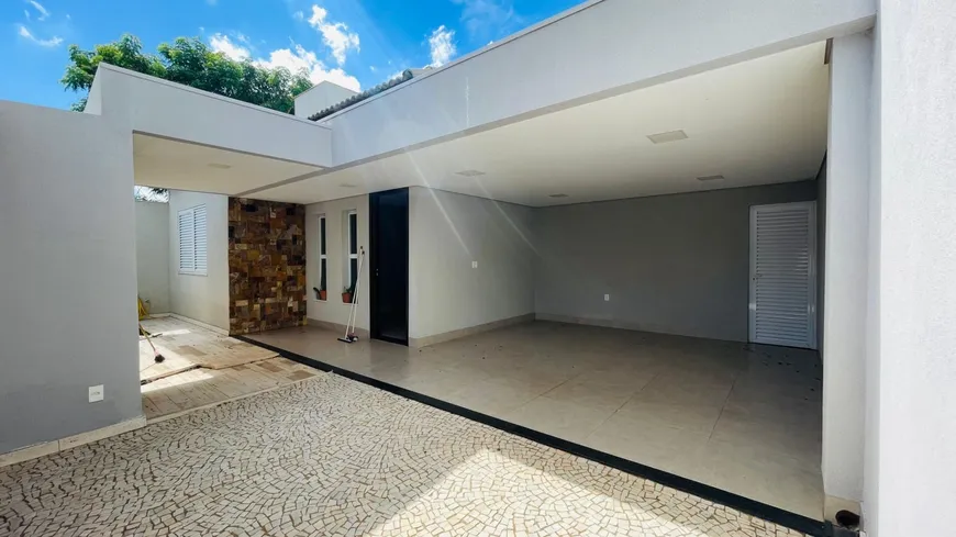 Foto 1 de Casa com 3 Quartos à venda, 215m² em Alto Umuarama, Uberlândia