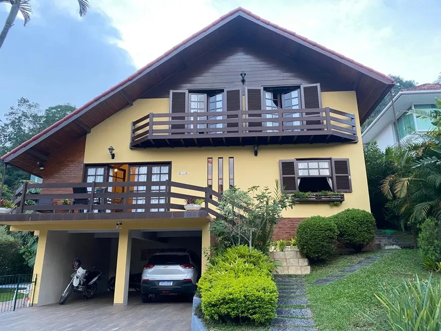 Foto 1 de Casa com 3 Quartos à venda, 330m² em Santa Elisa, Nova Friburgo