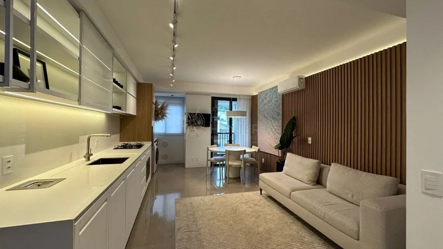 Foto 1 de Apartamento com 2 Quartos para venda ou aluguel, 80m² em Jurerê, Florianópolis