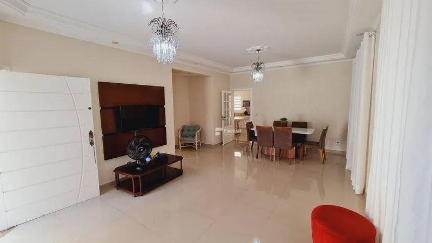 Foto 1 de Casa com 4 Quartos à venda, 190m² em Tombo, Guarujá