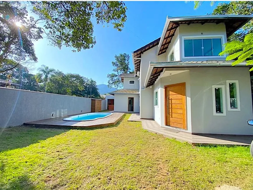 Foto 1 de Casa com 3 Quartos à venda, 220m² em Praia do Estaleiro, Balneário Camboriú