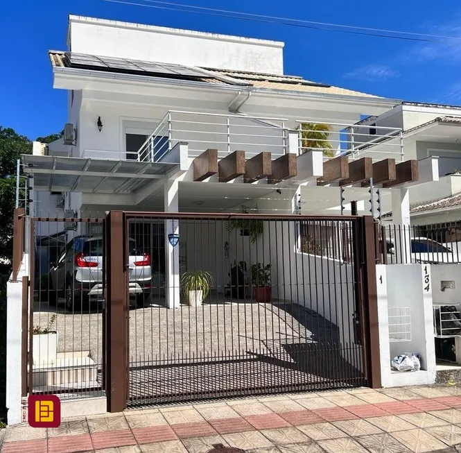 Foto 1 de Casa com 3 Quartos à venda, 244m² em Santa Mônica, Florianópolis