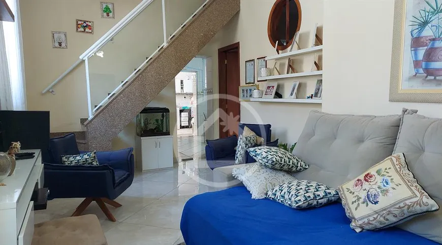 Foto 1 de Casa com 4 Quartos à venda, 184m² em Olaria, Rio de Janeiro