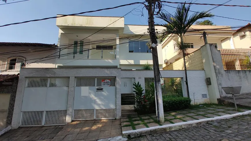 Foto 1 de Casa de Condomínio com 3 Quartos à venda, 318m² em Nossa Senhora de Fatima, Barra Mansa
