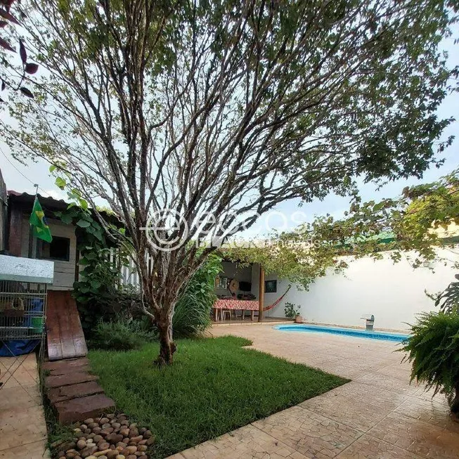 Foto 1 de Casa com 3 Quartos à venda, 190m² em Laranjeiras, Uberlândia