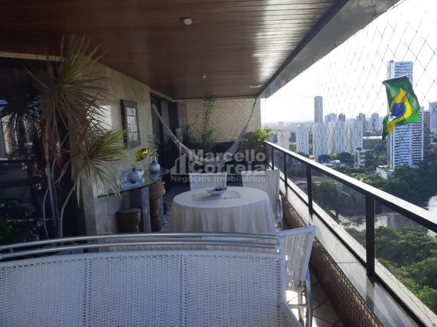 Foto 1 de Apartamento com 4 Quartos à venda, 300m² em Jaqueira, Recife