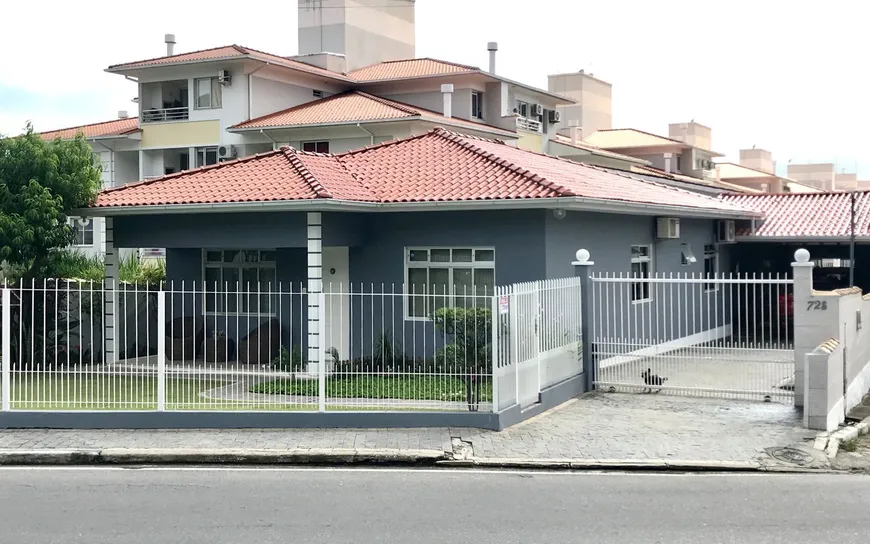 Foto 1 de Casa com 4 Quartos à venda, 450m² em Canasvieiras, Florianópolis