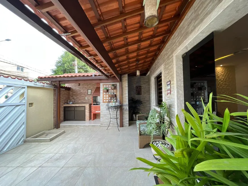 Foto 1 de Casa com 4 Quartos à venda, 220m² em Vila Kosmos, Rio de Janeiro