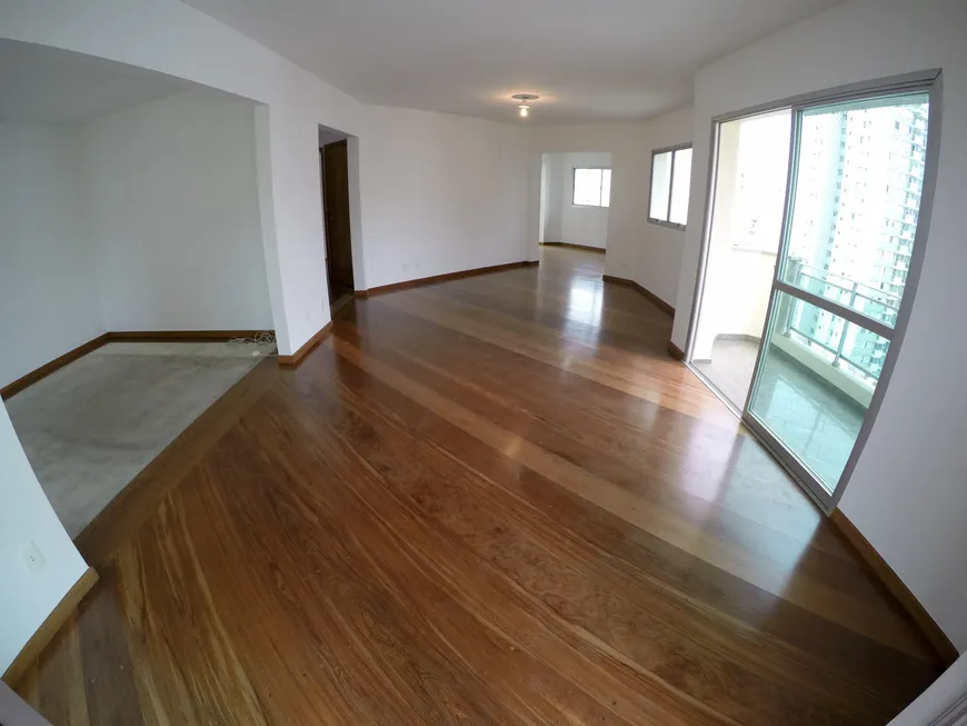 Foto 1 de Apartamento com 4 Quartos à venda, 210m² em Moema, São Paulo