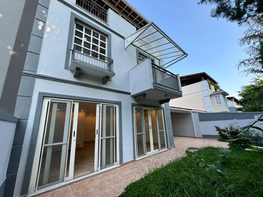 Foto 1 de Casa com 4 Quartos para venda ou aluguel, 267m² em Barra da Tijuca, Rio de Janeiro