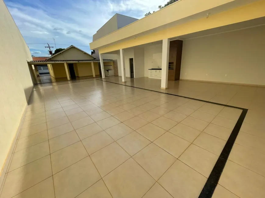 Foto 1 de Casa com 2 Quartos à venda, 400m² em Paraíso, Araçatuba