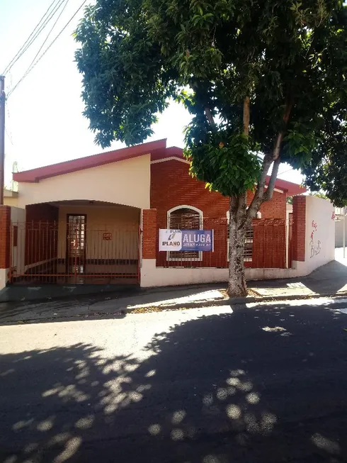 Foto 1 de Casa com 3 Quartos para alugar, 180m² em Cidade Jardim, São Carlos