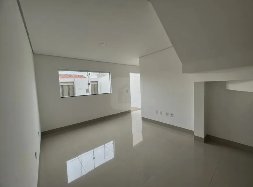 Foto 1 de Casa com 3 Quartos à venda, 102m² em Planalto, Uberlândia